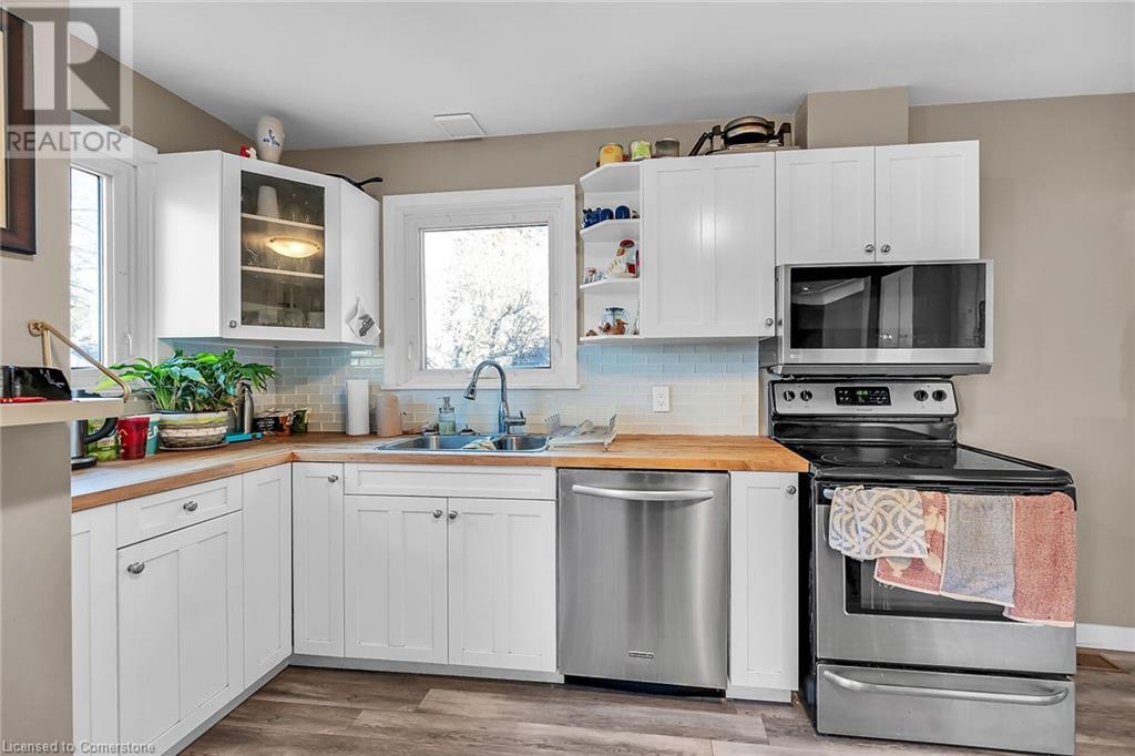 465 East 36th Street, Hamilton, Ontario  L8V 4A4 - Photo 5 - 40685040