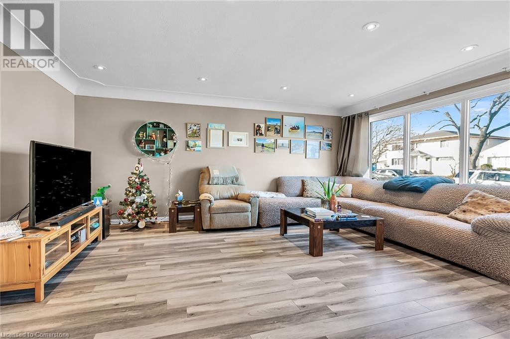 465 East 36th Street, Hamilton, Ontario  L8V 4A4 - Photo 9 - 40685040