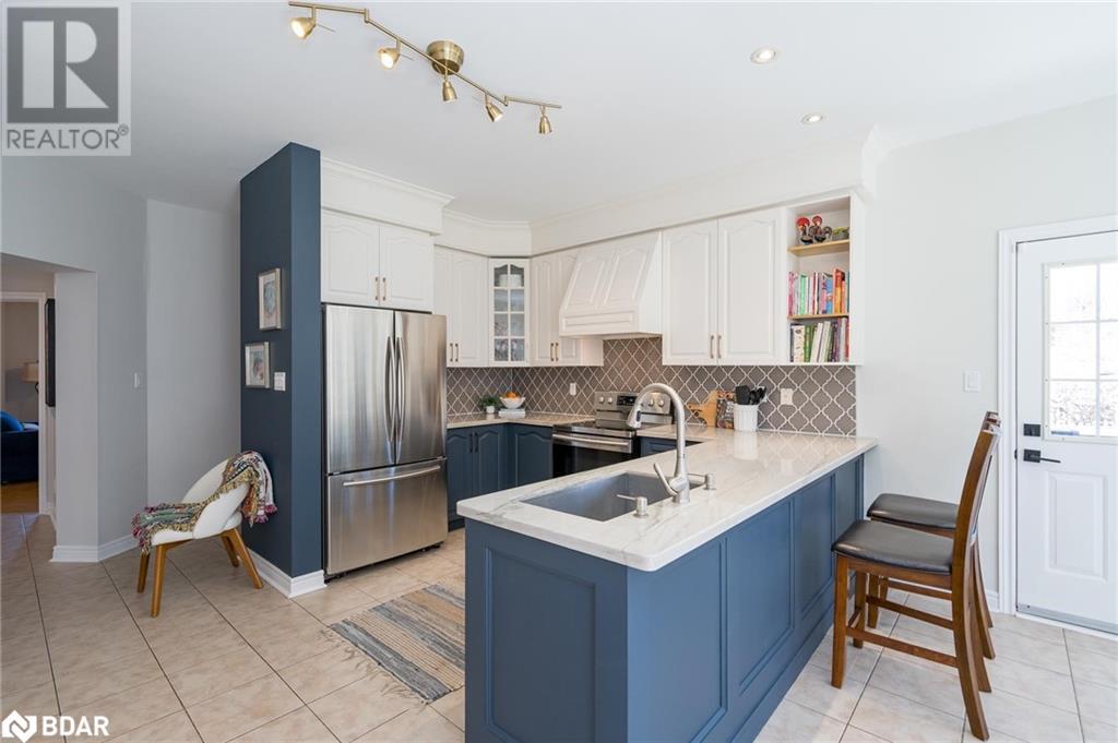 28 Camelot Square, Barrie, Ontario  L4M 0C3 - Photo 8 - 40680486