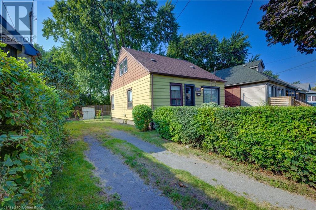 220 Mcanulty BoulevardHamilton, Ontario  L8H 3J1 - Photo 2 - 40685070