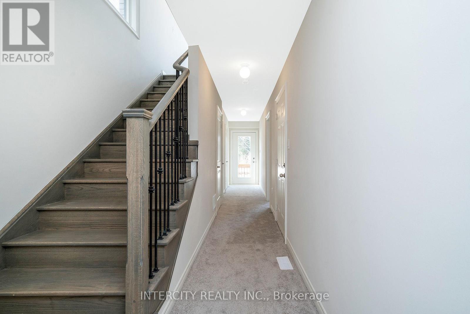 Property at 12 QUEENPOST DRIVE image 4