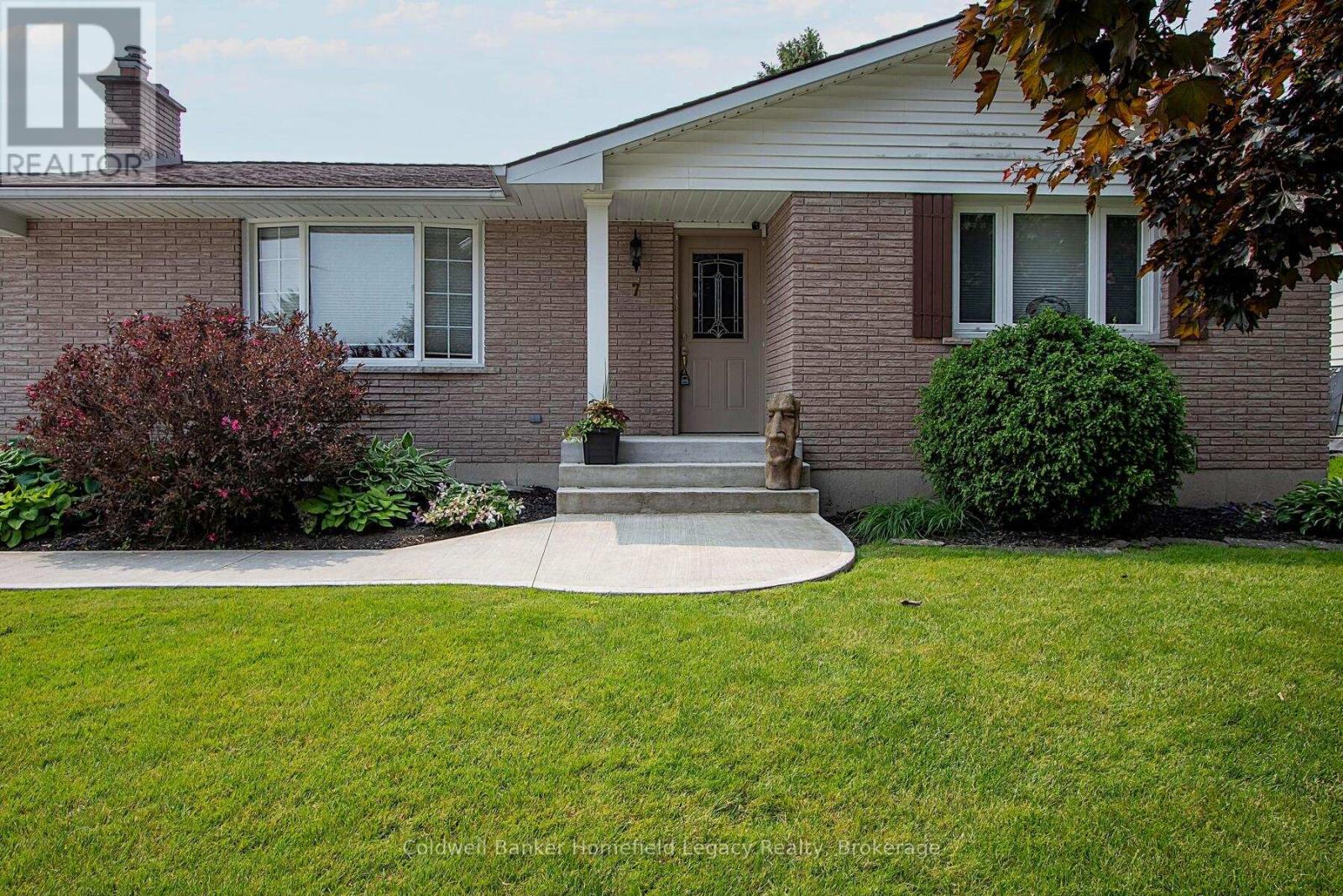 7 King Crescent, East Zorra-Tavistock, Ontario  N0J 1L0 - Photo 3 - X11891954