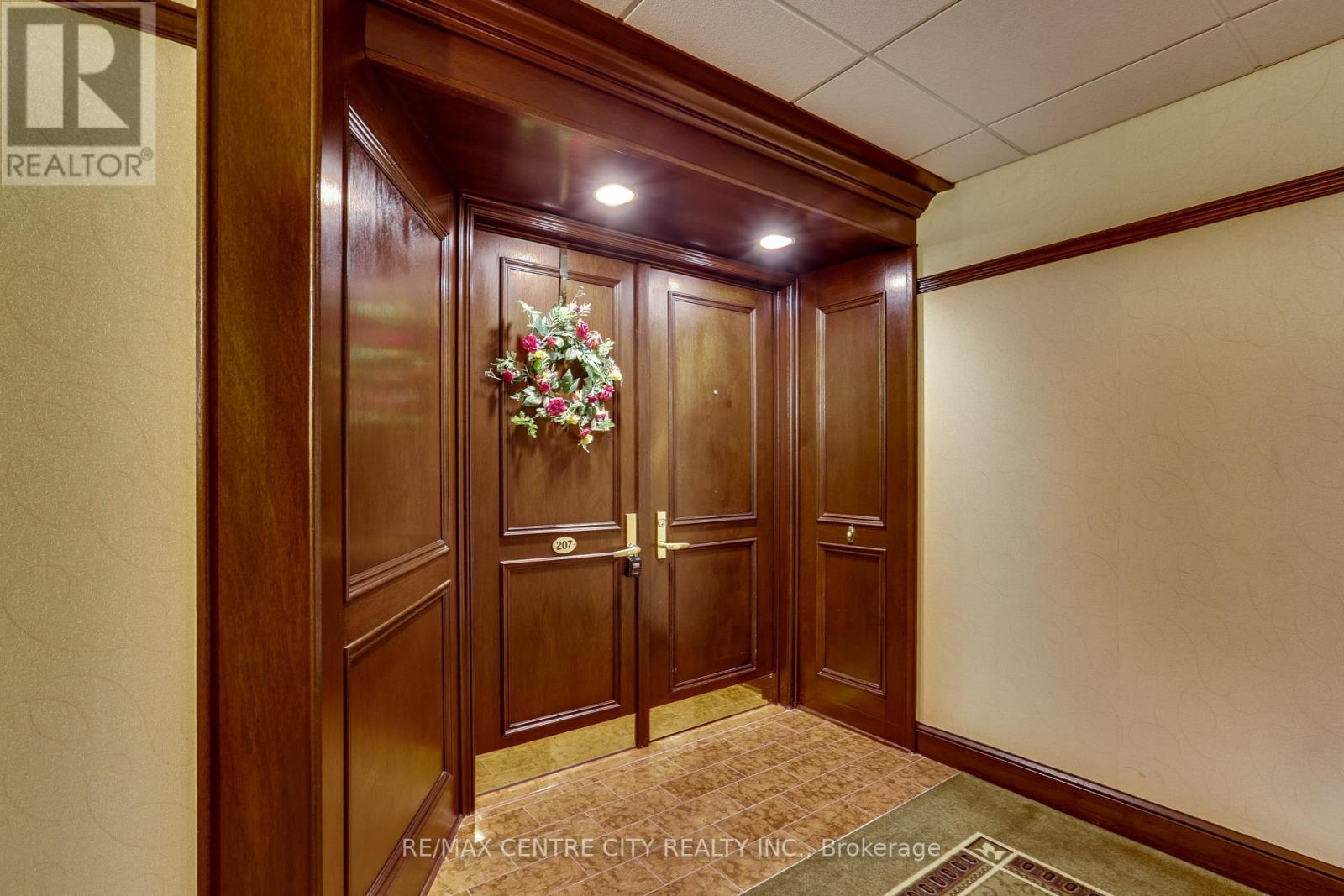 Property at 207 - 250 SYDENHAM STREET image 3