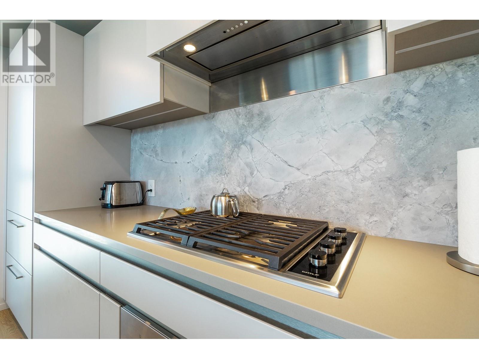 Listing Picture 20 of 38 : 2605 889 PACIFIC STREET, Vancouver / 溫哥華 - 魯藝地產 Yvonne Lu Group - MLS Medallion Club Member