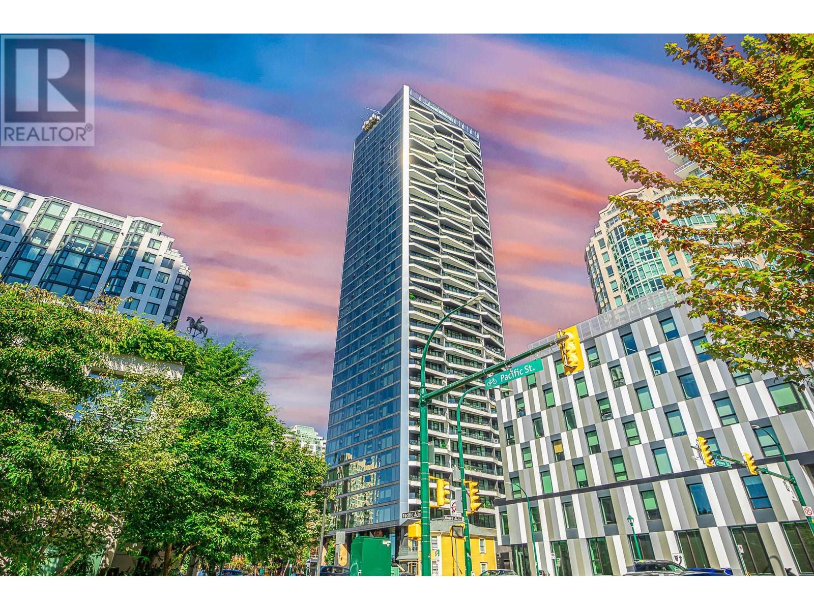 Listing Picture 5 of 38 : 2605 889 PACIFIC STREET, Vancouver / 溫哥華 - 魯藝地產 Yvonne Lu Group - MLS Medallion Club Member