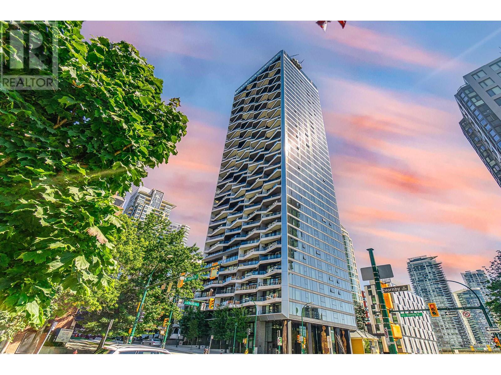 Listing Picture 4 of 38 : 2605 889 PACIFIC STREET, Vancouver / 溫哥華 - 魯藝地產 Yvonne Lu Group - MLS Medallion Club Member