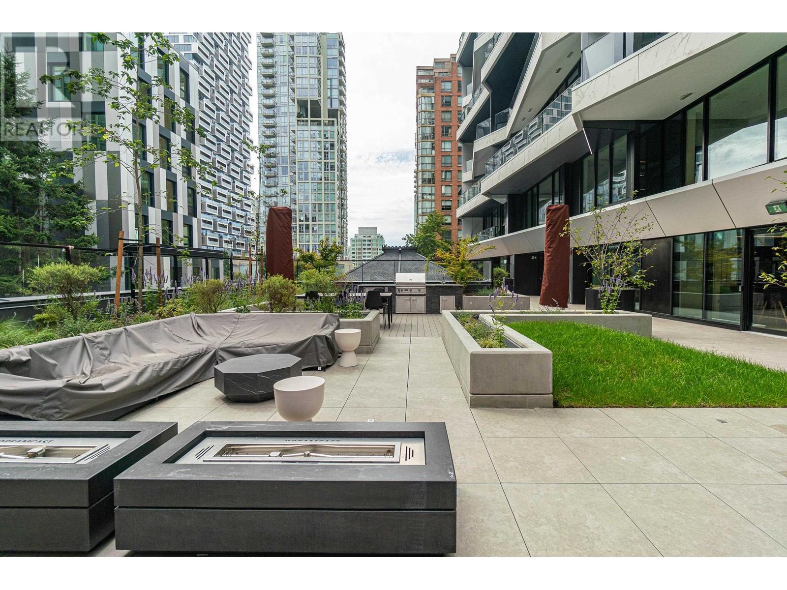 Listing Picture 38 of 38 : 2605 889 PACIFIC STREET, Vancouver / 溫哥華 - 魯藝地產 Yvonne Lu Group - MLS Medallion Club Member