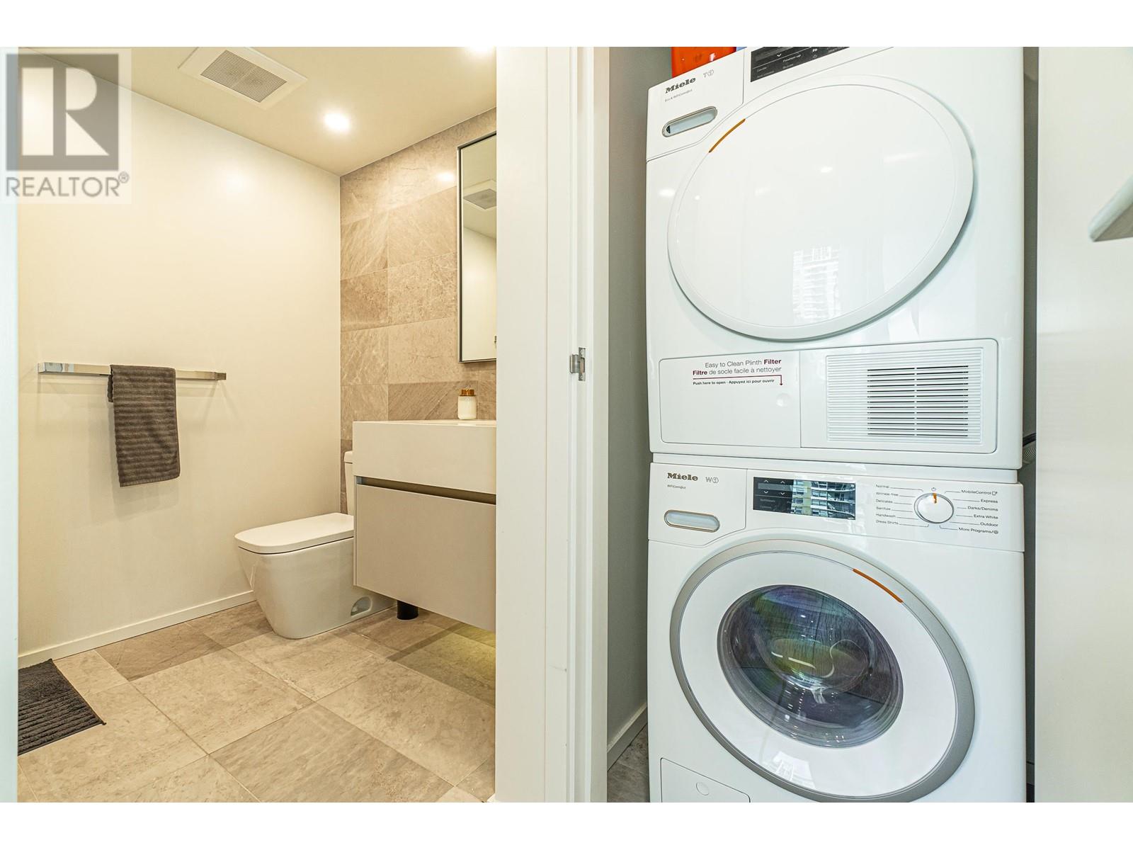 Listing Picture 31 of 38 : 2605 889 PACIFIC STREET, Vancouver / 溫哥華 - 魯藝地產 Yvonne Lu Group - MLS Medallion Club Member