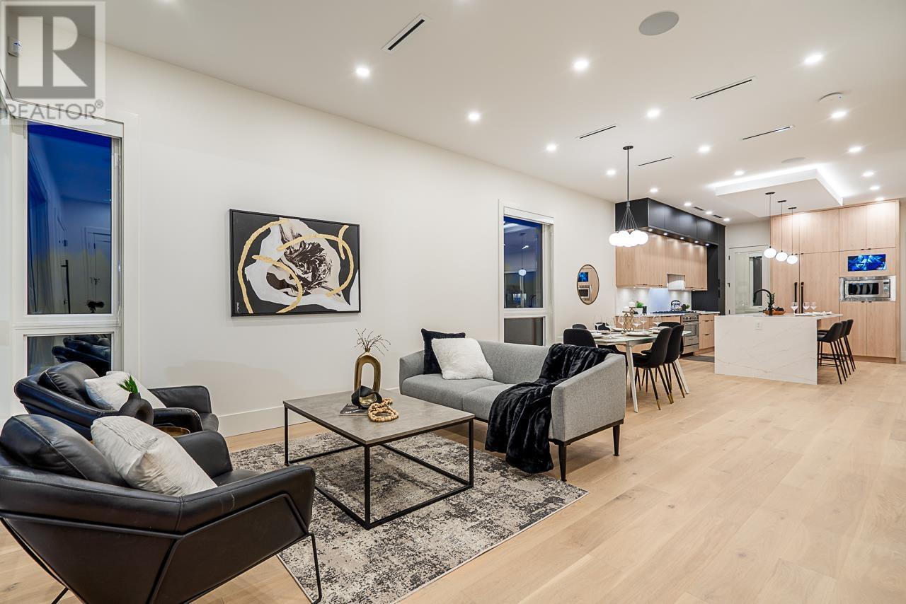 Listing Picture 4 of 40 : 8388 14TH AVENUE, Burnaby / 本拿比 - 魯藝地產 Yvonne Lu Group - MLS Medallion Club Member