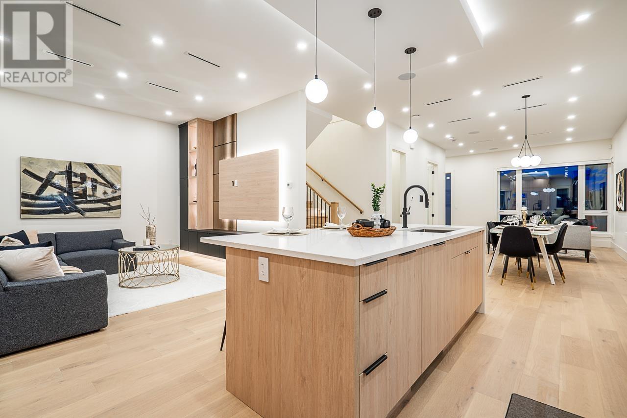 Listing Picture 13 of 40 : 8388 14TH AVENUE, Burnaby / 本拿比 - 魯藝地產 Yvonne Lu Group - MLS Medallion Club Member