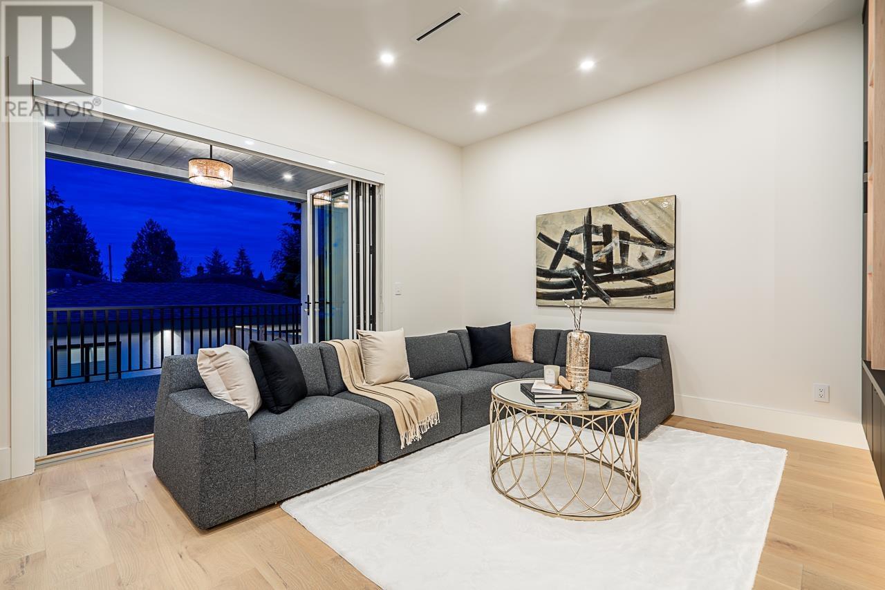 Listing Picture 7 of 40 : 8388 14TH AVENUE, Burnaby / 本拿比 - 魯藝地產 Yvonne Lu Group - MLS Medallion Club Member