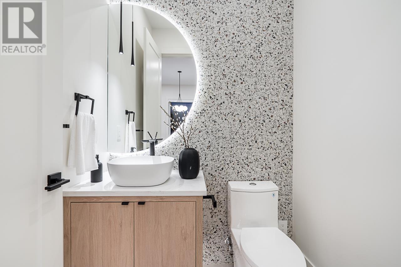 Listing Picture 16 of 40 : 8388 14TH AVENUE, Burnaby / 本拿比 - 魯藝地產 Yvonne Lu Group - MLS Medallion Club Member