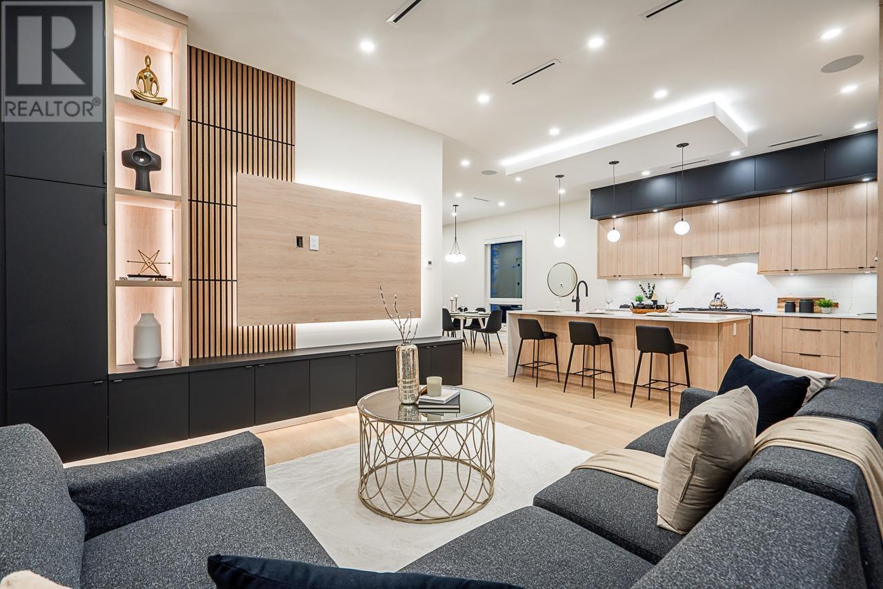 Listing Picture 9 of 40 : 8388 14TH AVENUE, Burnaby / 本拿比 - 魯藝地產 Yvonne Lu Group - MLS Medallion Club Member