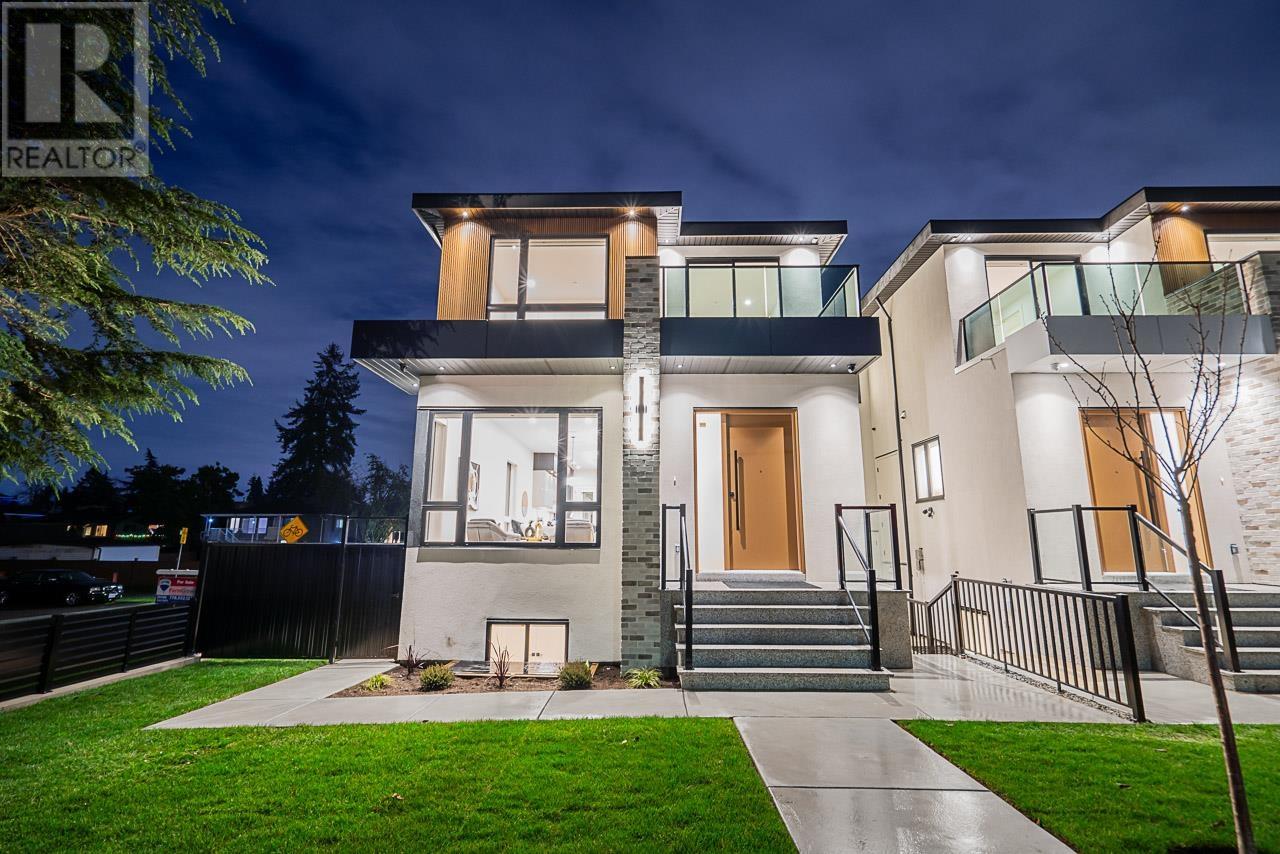 Listing Picture 2 of 40 : 8388 14TH AVENUE, Burnaby / 本拿比 - 魯藝地產 Yvonne Lu Group - MLS Medallion Club Member