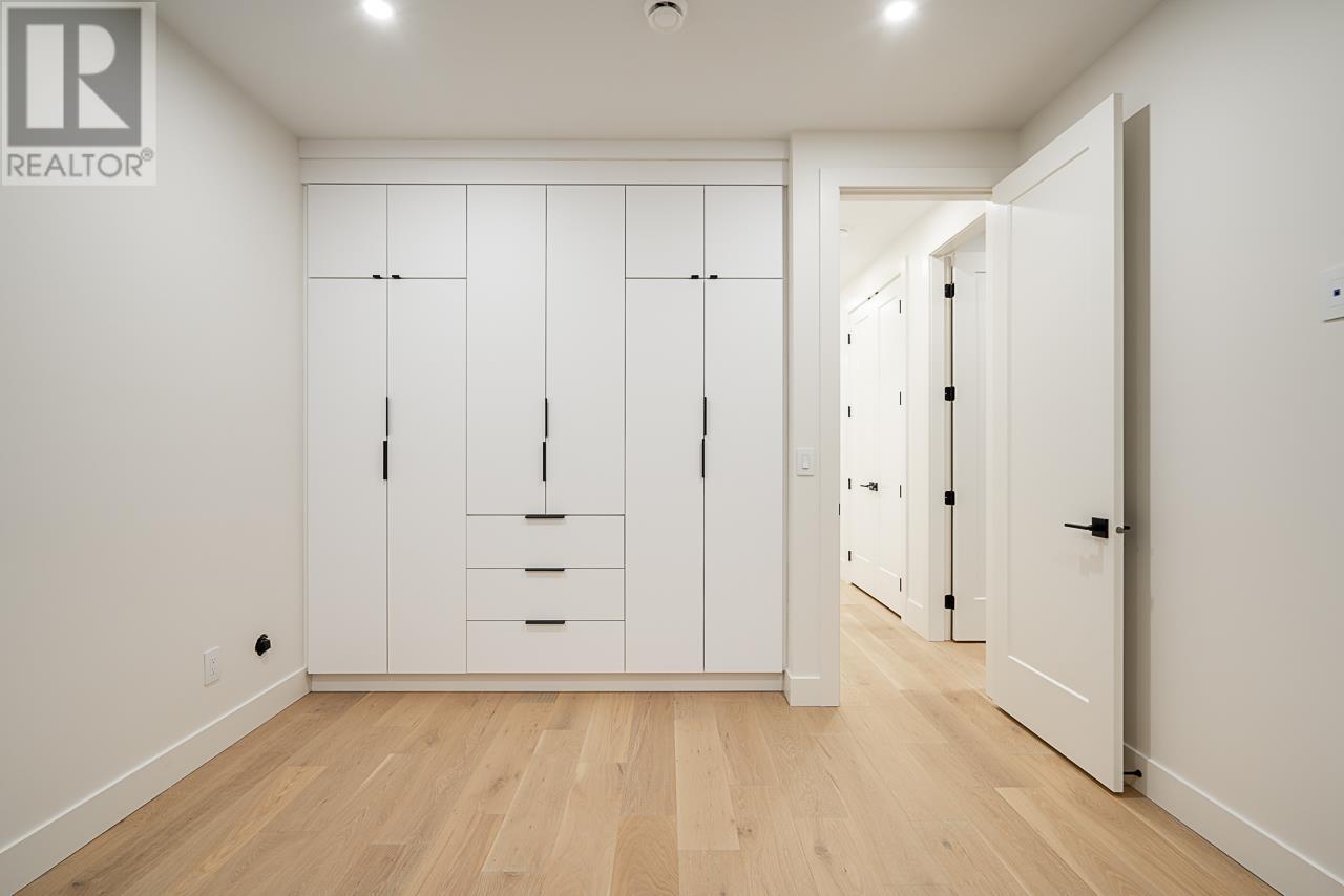 Listing Picture 23 of 40 : 8388 14TH AVENUE, Burnaby / 本拿比 - 魯藝地產 Yvonne Lu Group - MLS Medallion Club Member