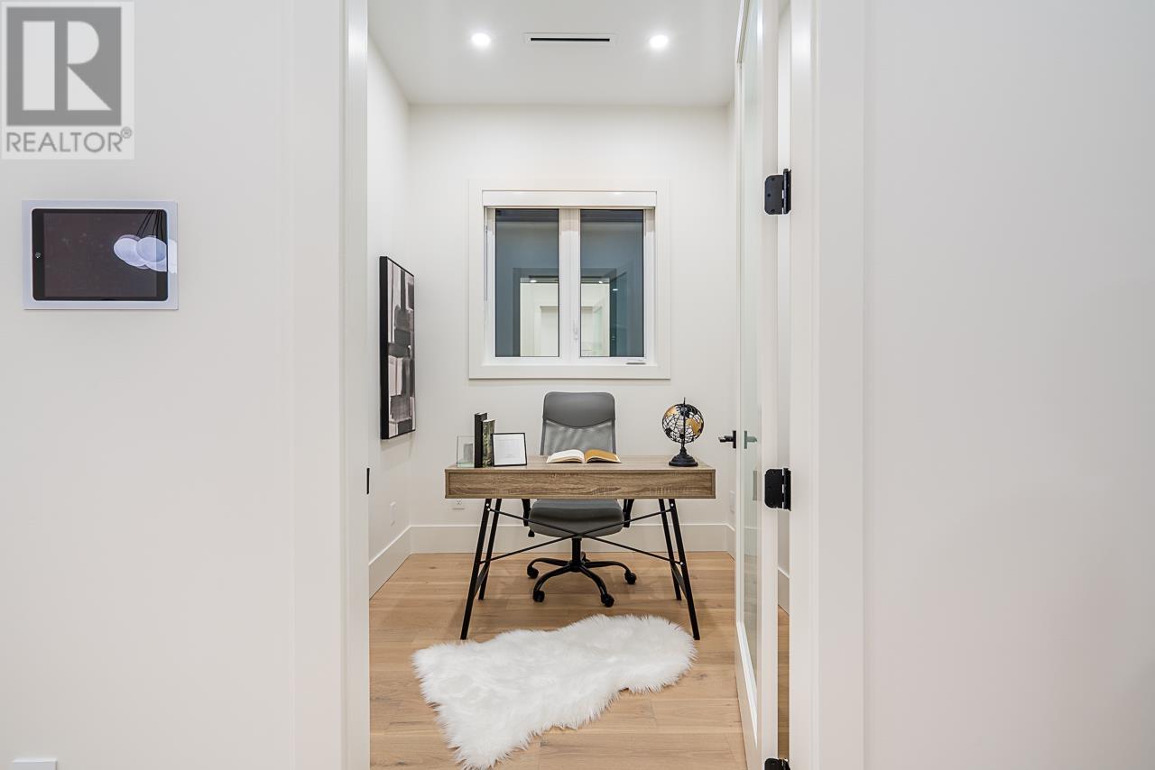 Listing Picture 15 of 40 : 8388 14TH AVENUE, Burnaby / 本拿比 - 魯藝地產 Yvonne Lu Group - MLS Medallion Club Member