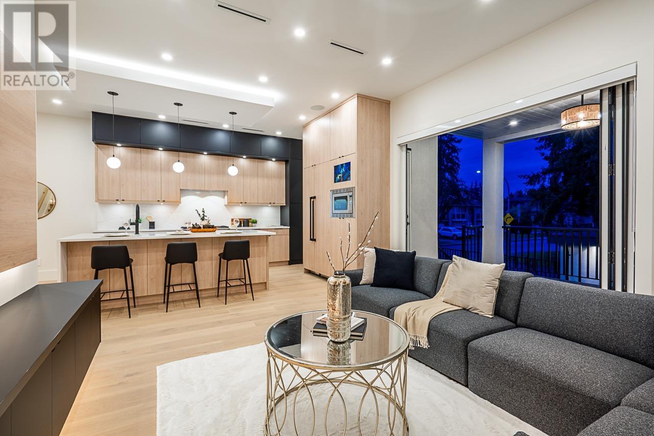 Listing Picture 8 of 40 : 8388 14TH AVENUE, Burnaby / 本拿比 - 魯藝地產 Yvonne Lu Group - MLS Medallion Club Member