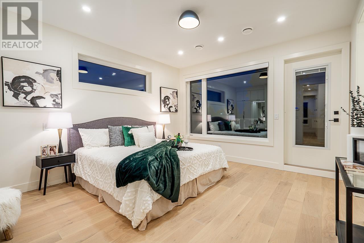 Listing Picture 17 of 40 : 8388 14TH AVENUE, Burnaby / 本拿比 - 魯藝地產 Yvonne Lu Group - MLS Medallion Club Member