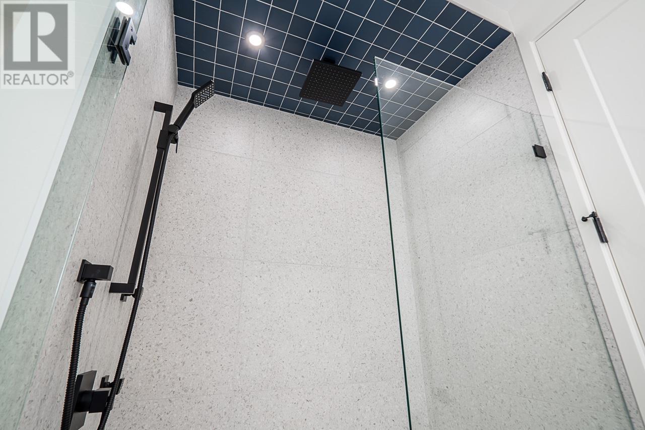 Listing Picture 21 of 40 : 8388 14TH AVENUE, Burnaby / 本拿比 - 魯藝地產 Yvonne Lu Group - MLS Medallion Club Member