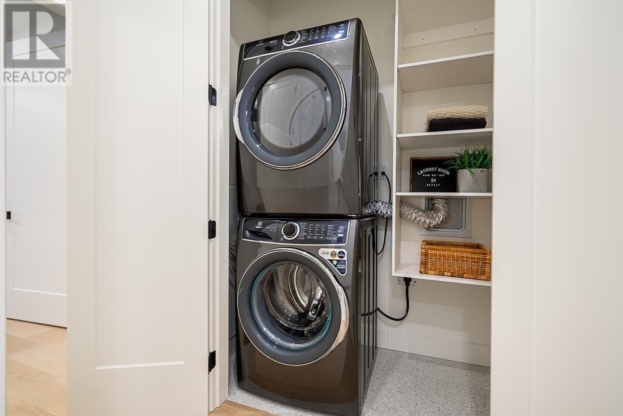 Listing Picture 25 of 40 : 8388 14TH AVENUE, Burnaby / 本拿比 - 魯藝地產 Yvonne Lu Group - MLS Medallion Club Member