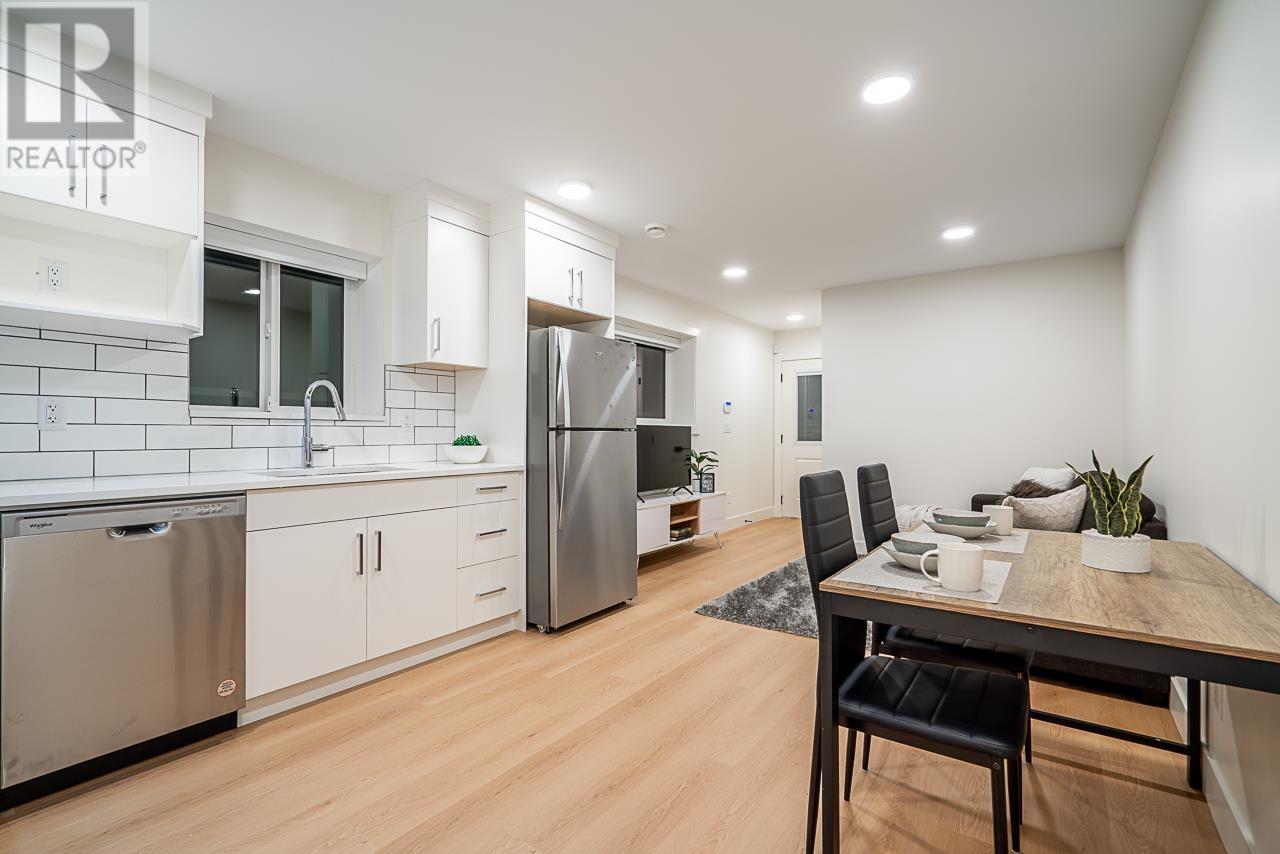 Listing Picture 26 of 40 : 8388 14TH AVENUE, Burnaby / 本拿比 - 魯藝地產 Yvonne Lu Group - MLS Medallion Club Member