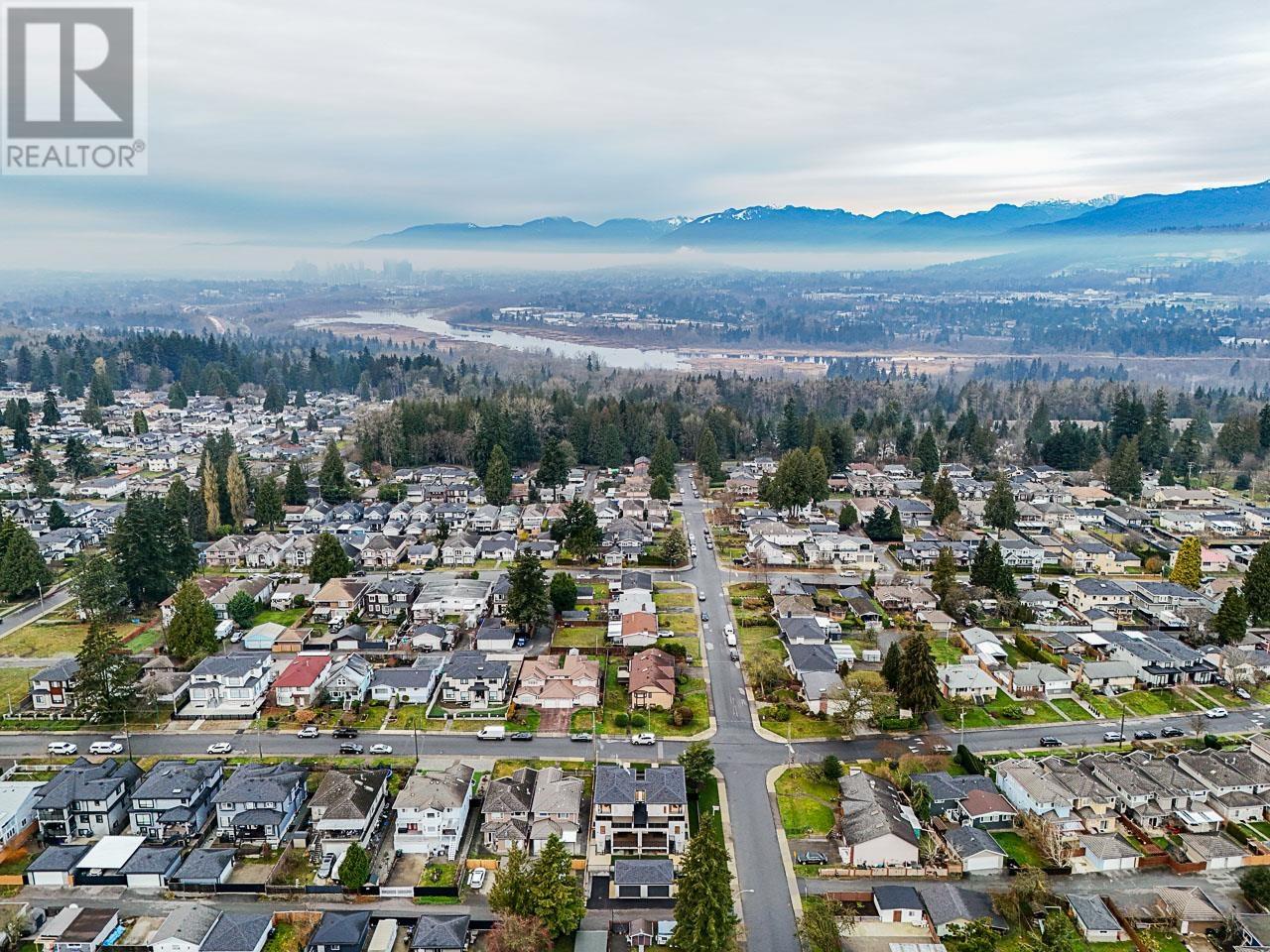 Listing Picture 34 of 40 : 8388 14TH AVENUE, Burnaby / 本拿比 - 魯藝地產 Yvonne Lu Group - MLS Medallion Club Member