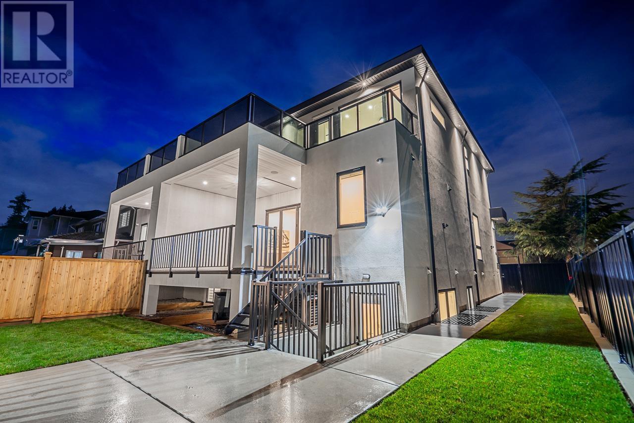 Listing Picture 30 of 40 : 8388 14TH AVENUE, Burnaby / 本拿比 - 魯藝地產 Yvonne Lu Group - MLS Medallion Club Member