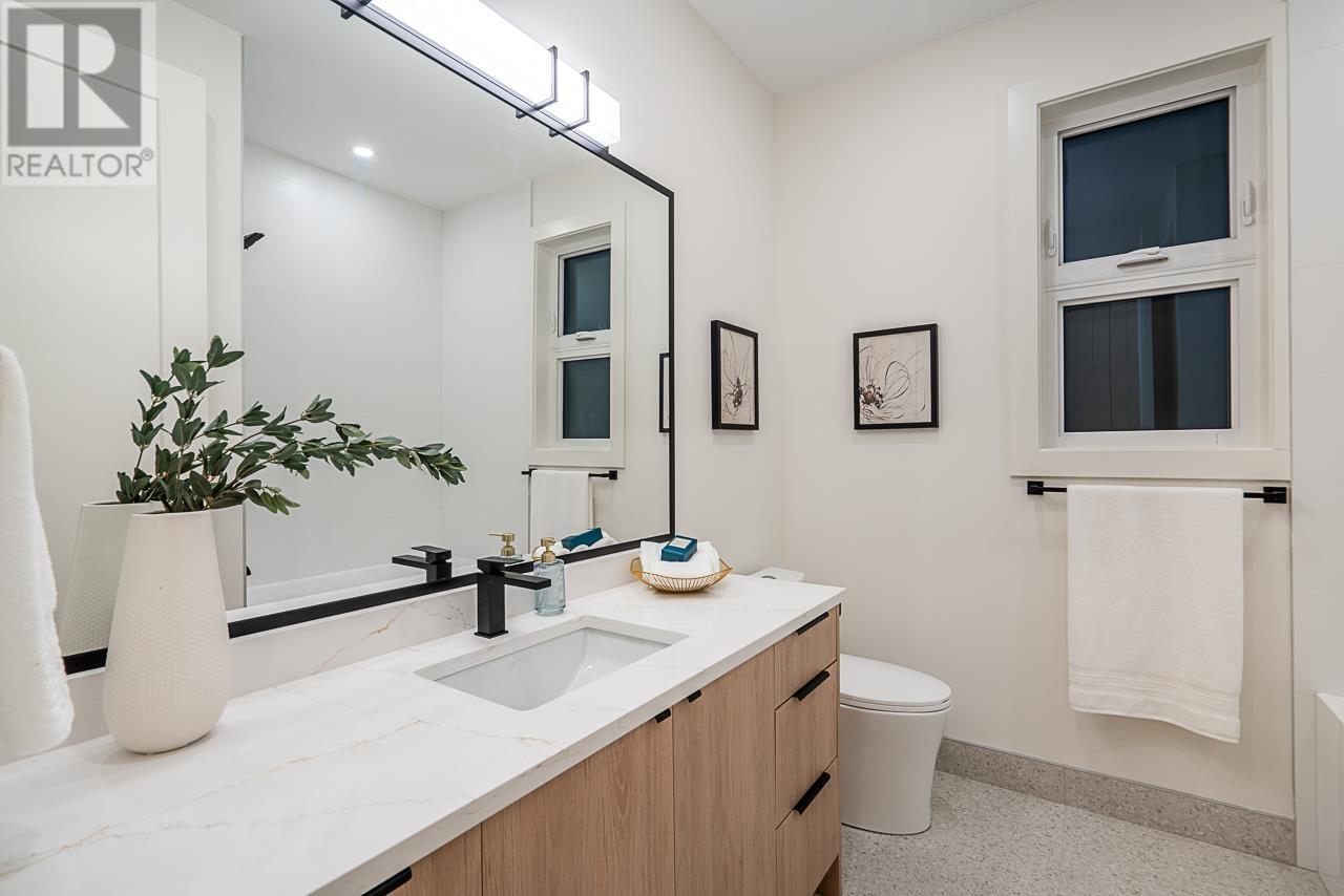 Listing Picture 24 of 40 : 8388 14TH AVENUE, Burnaby / 本拿比 - 魯藝地產 Yvonne Lu Group - MLS Medallion Club Member