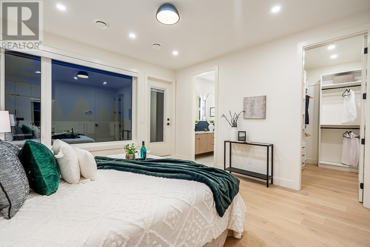 Listing Picture 19 of 40 : 8388 14TH AVENUE, Burnaby / 本拿比 - 魯藝地產 Yvonne Lu Group - MLS Medallion Club Member