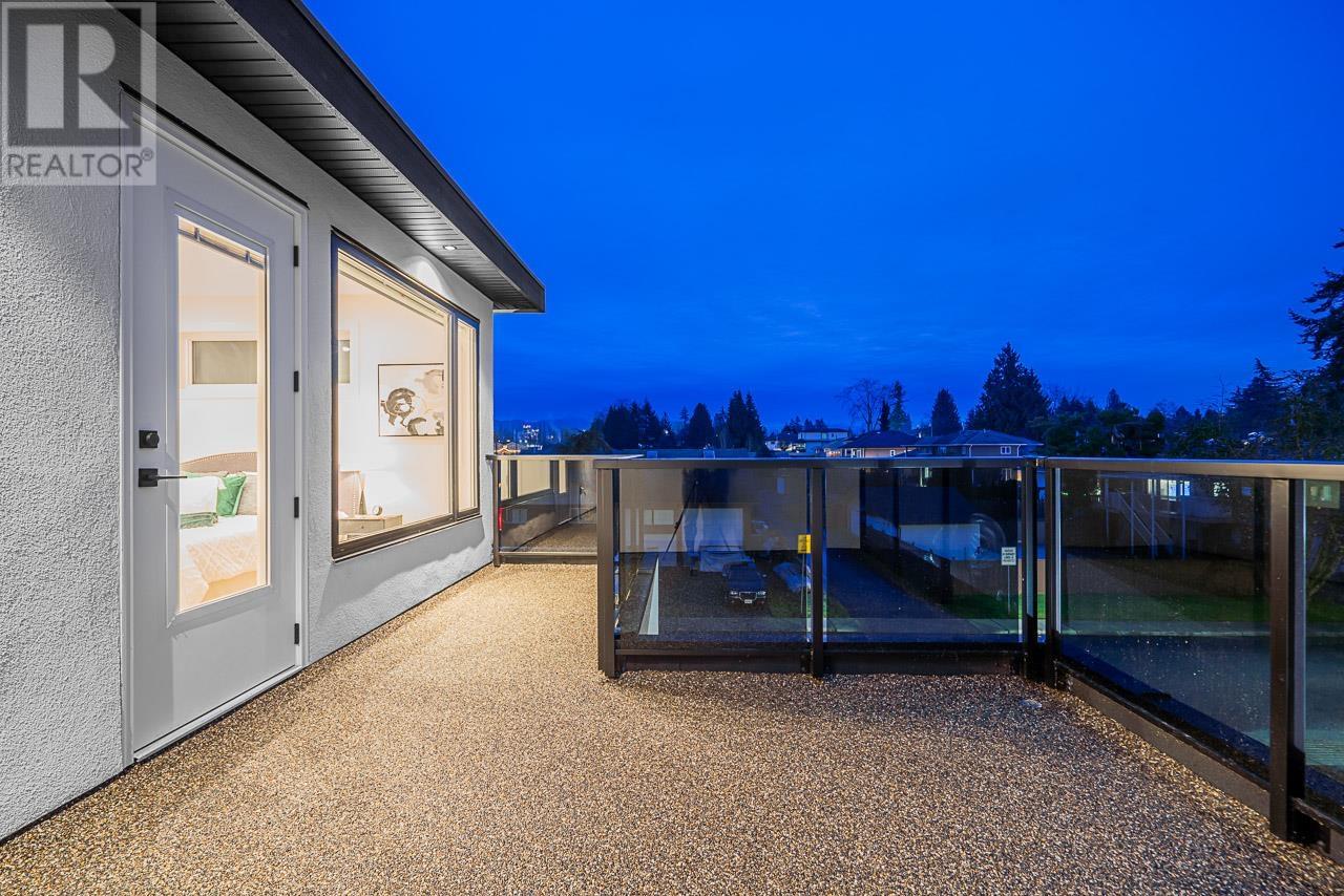 Listing Picture 22 of 40 : 8388 14TH AVENUE, Burnaby / 本拿比 - 魯藝地產 Yvonne Lu Group - MLS Medallion Club Member