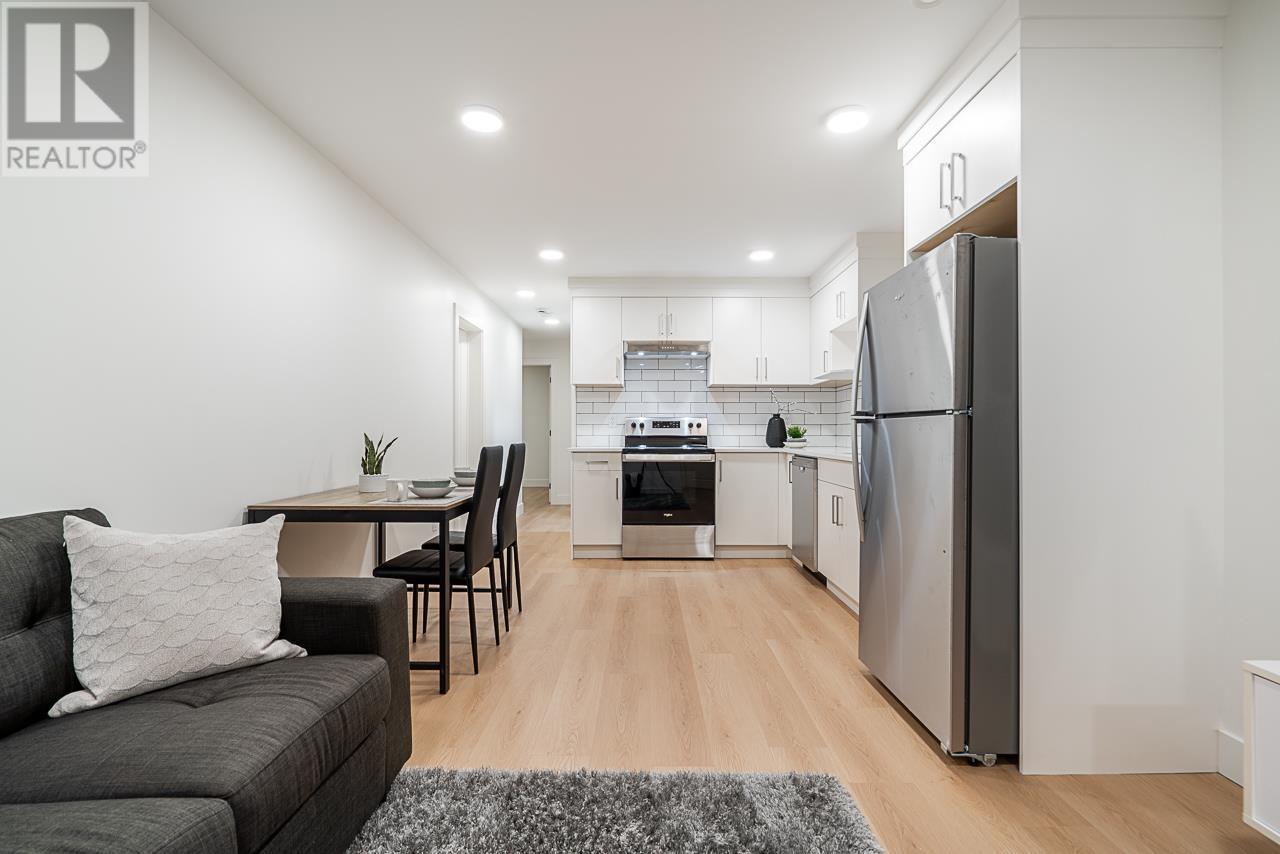 Listing Picture 27 of 40 : 8388 14TH AVENUE, Burnaby / 本拿比 - 魯藝地產 Yvonne Lu Group - MLS Medallion Club Member