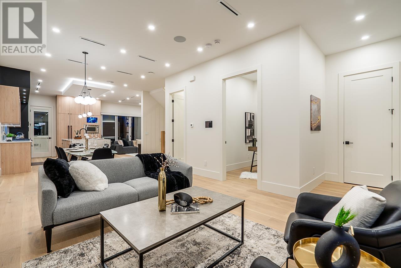 Listing Picture 5 of 40 : 8388 14TH AVENUE, Burnaby / 本拿比 - 魯藝地產 Yvonne Lu Group - MLS Medallion Club Member