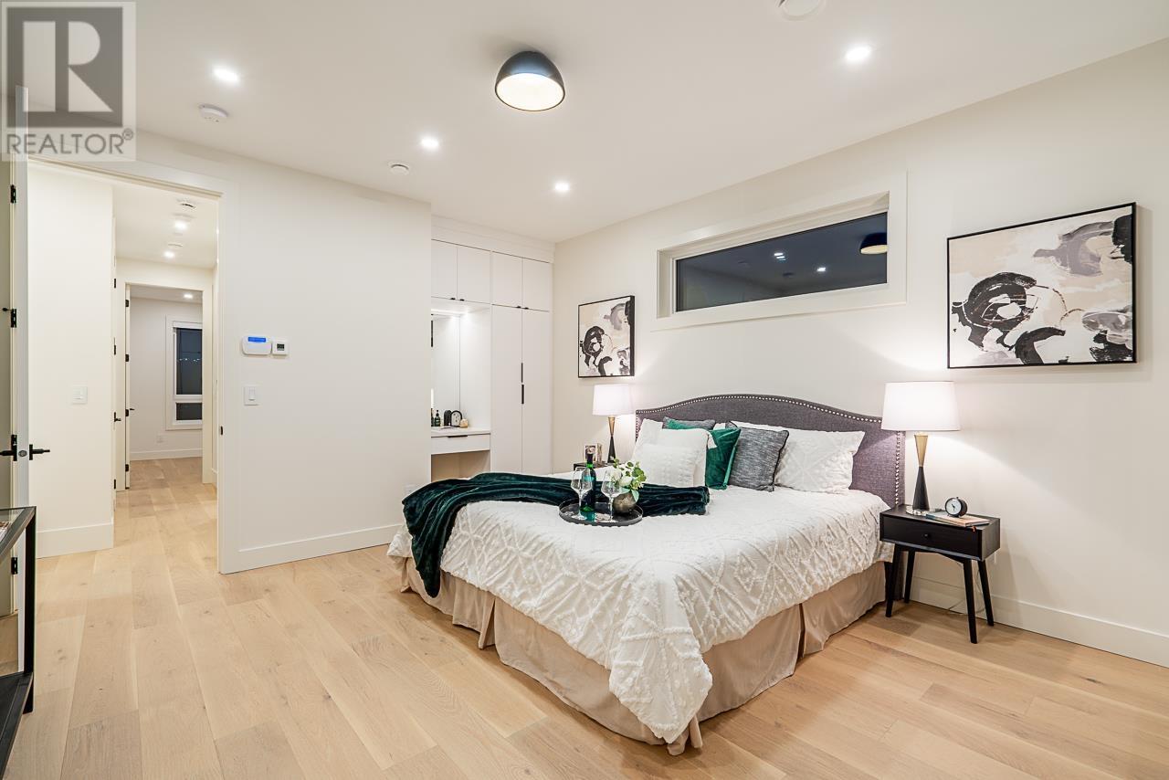 Listing Picture 18 of 40 : 8388 14TH AVENUE, Burnaby / 本拿比 - 魯藝地產 Yvonne Lu Group - MLS Medallion Club Member