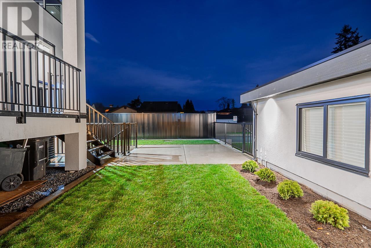 Listing Picture 29 of 40 : 8388 14TH AVENUE, Burnaby / 本拿比 - 魯藝地產 Yvonne Lu Group - MLS Medallion Club Member