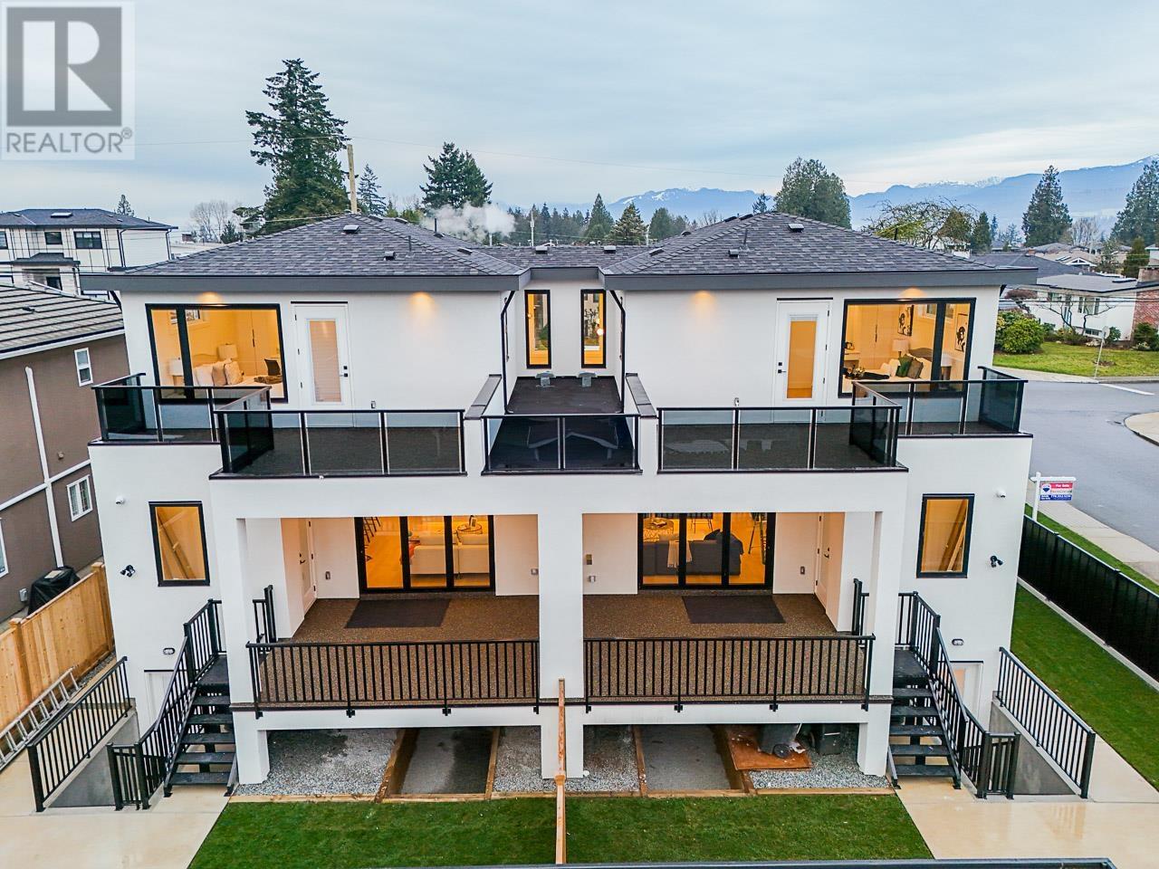 Listing Picture 37 of 40 : 8388 14TH AVENUE, Burnaby / 本拿比 - 魯藝地產 Yvonne Lu Group - MLS Medallion Club Member