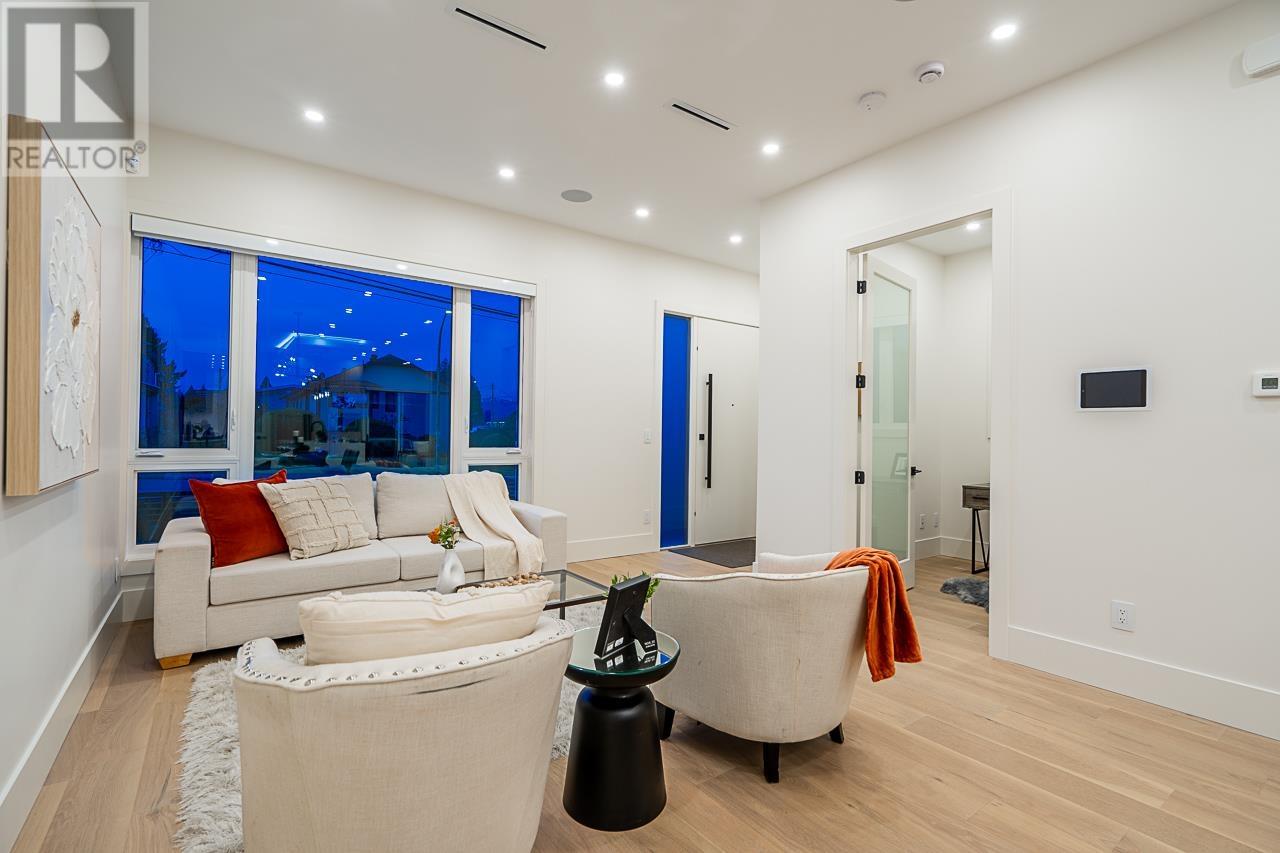 Listing Picture 6 of 40 : 8386 14TH AVENUE, Burnaby / 本拿比 - 魯藝地產 Yvonne Lu Group - MLS Medallion Club Member