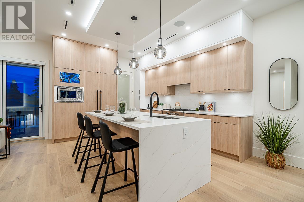 Listing Picture 9 of 40 : 8386 14TH AVENUE, Burnaby / 本拿比 - 魯藝地產 Yvonne Lu Group - MLS Medallion Club Member