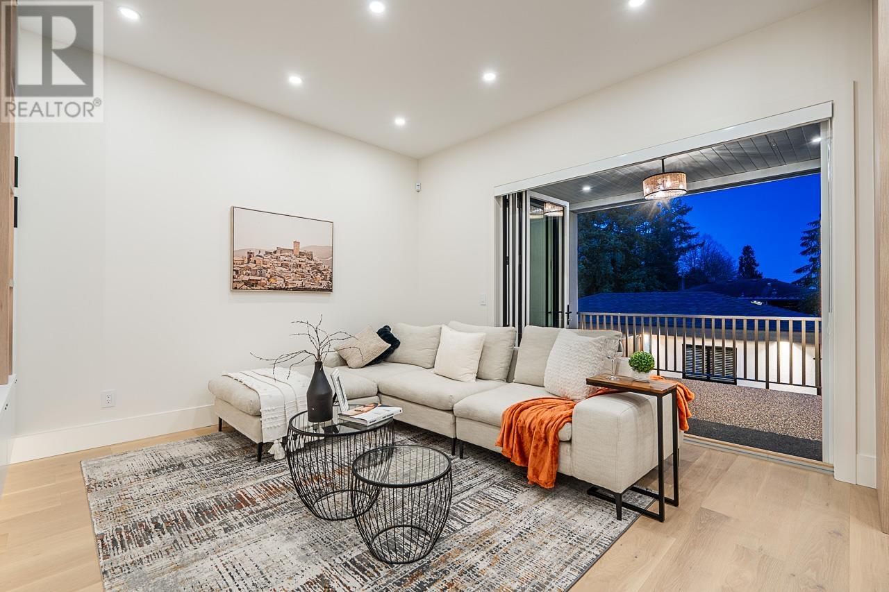 Listing Picture 14 of 40 : 8386 14TH AVENUE, Burnaby / 本拿比 - 魯藝地產 Yvonne Lu Group - MLS Medallion Club Member