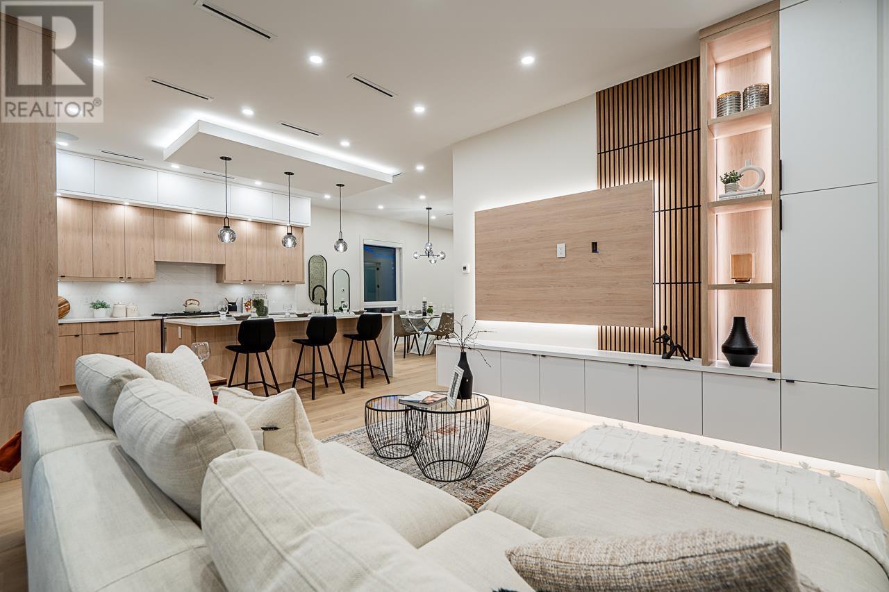 Listing Picture 13 of 40 : 8386 14TH AVENUE, Burnaby / 本拿比 - 魯藝地產 Yvonne Lu Group - MLS Medallion Club Member