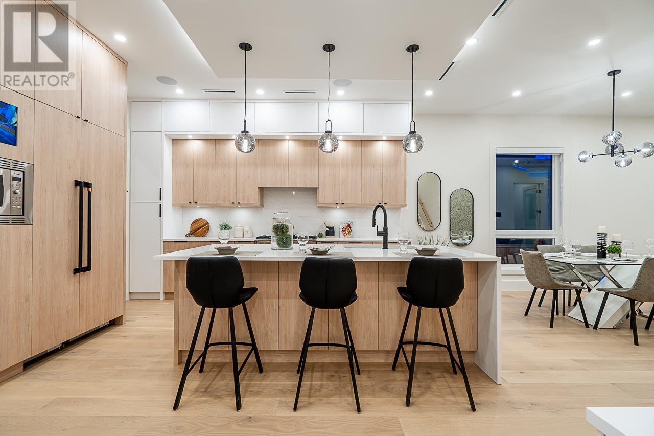 Listing Picture 12 of 40 : 8386 14TH AVENUE, Burnaby / 本拿比 - 魯藝地產 Yvonne Lu Group - MLS Medallion Club Member