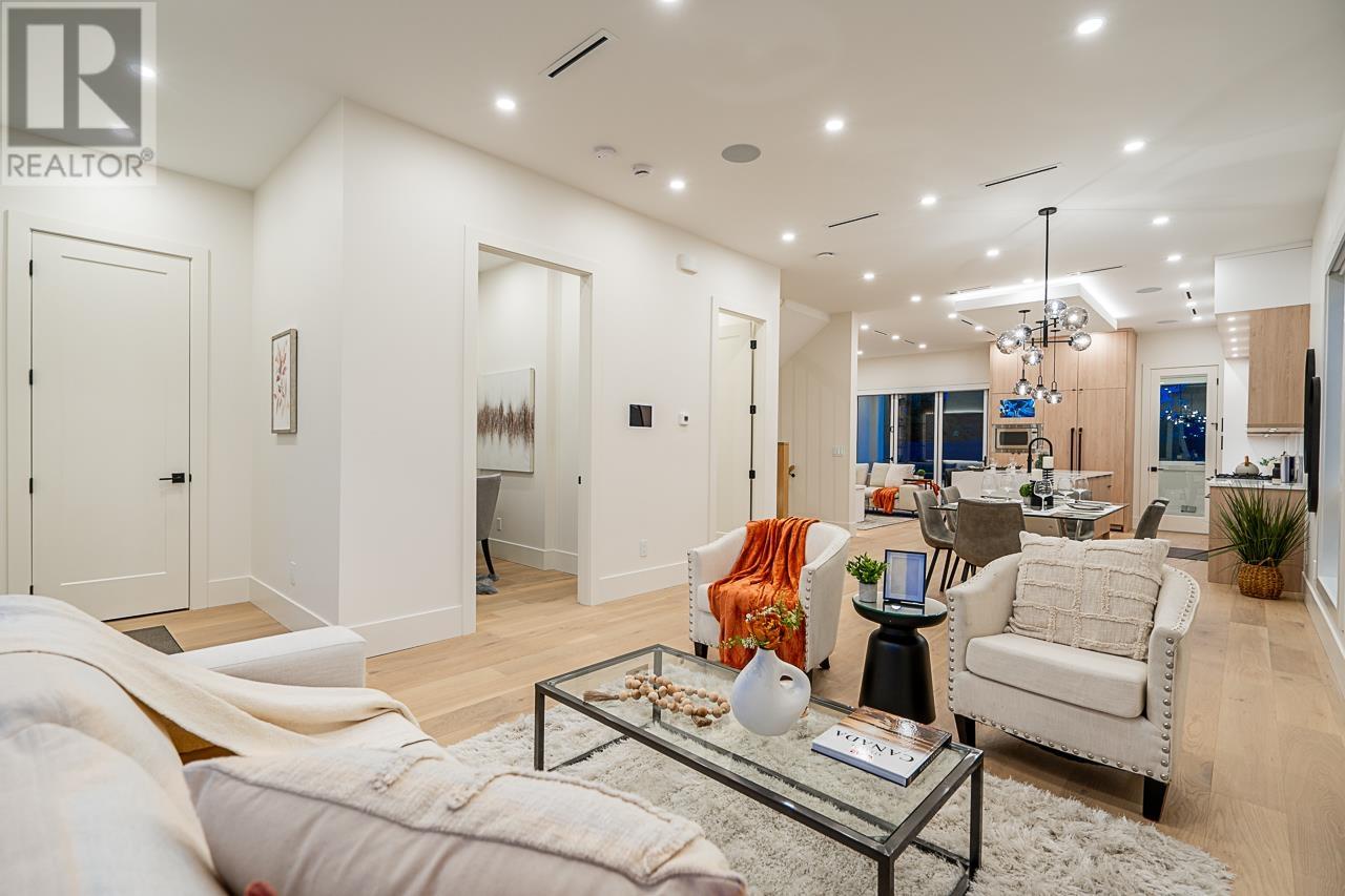 Listing Picture 7 of 40 : 8386 14TH AVENUE, Burnaby / 本拿比 - 魯藝地產 Yvonne Lu Group - MLS Medallion Club Member