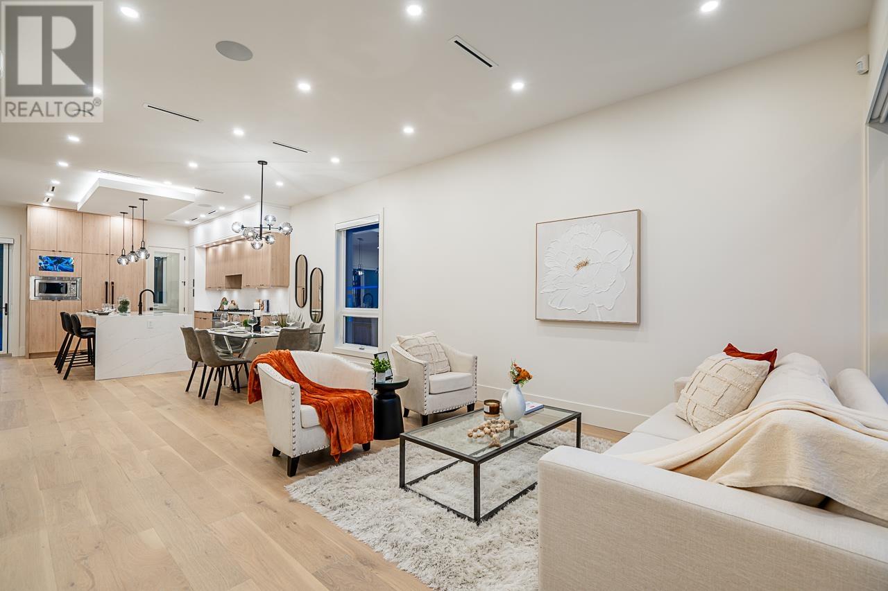 Listing Picture 5 of 40 : 8386 14TH AVENUE, Burnaby / 本拿比 - 魯藝地產 Yvonne Lu Group - MLS Medallion Club Member