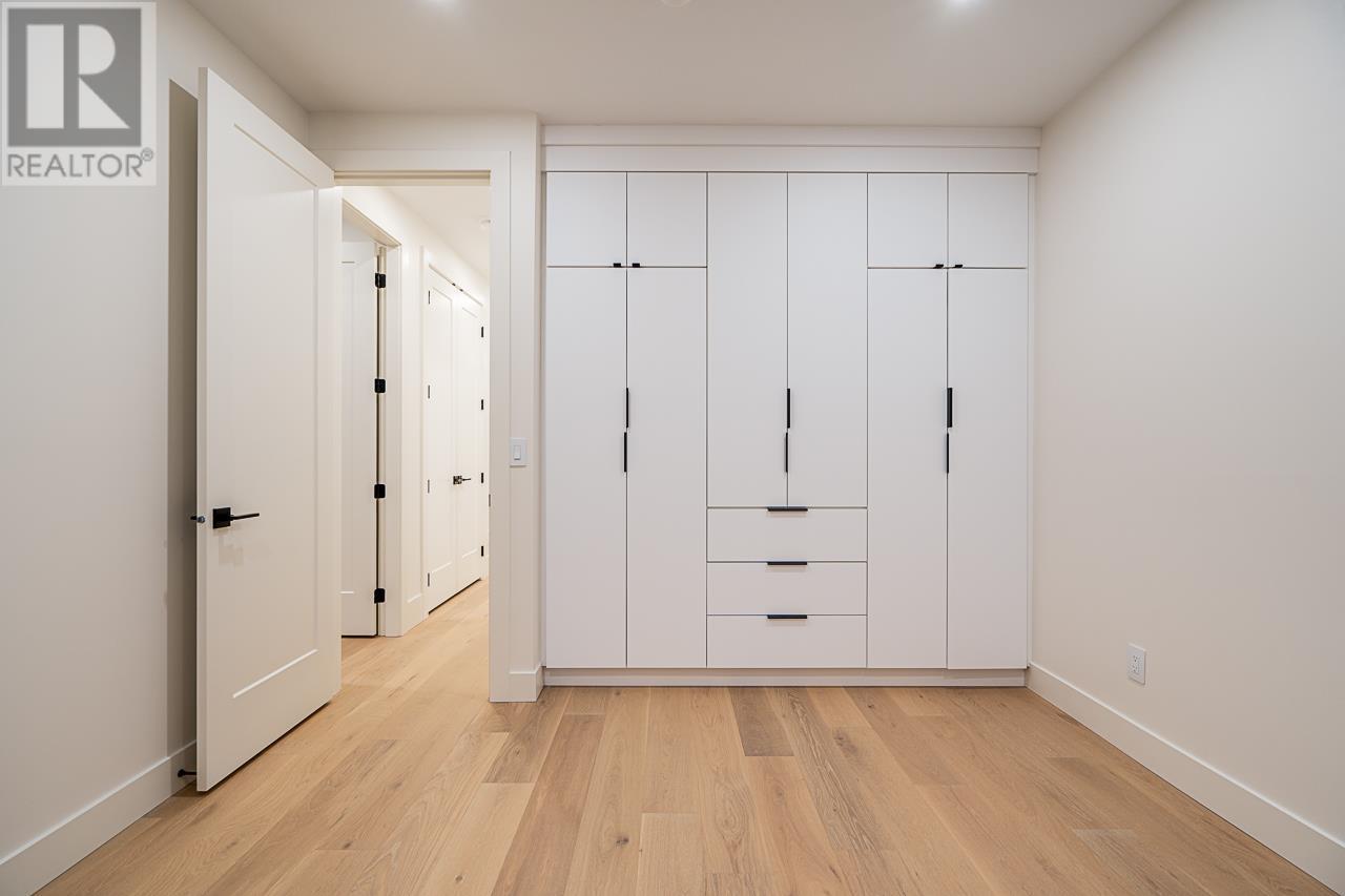 Listing Picture 26 of 40 : 8386 14TH AVENUE, Burnaby / 本拿比 - 魯藝地產 Yvonne Lu Group - MLS Medallion Club Member