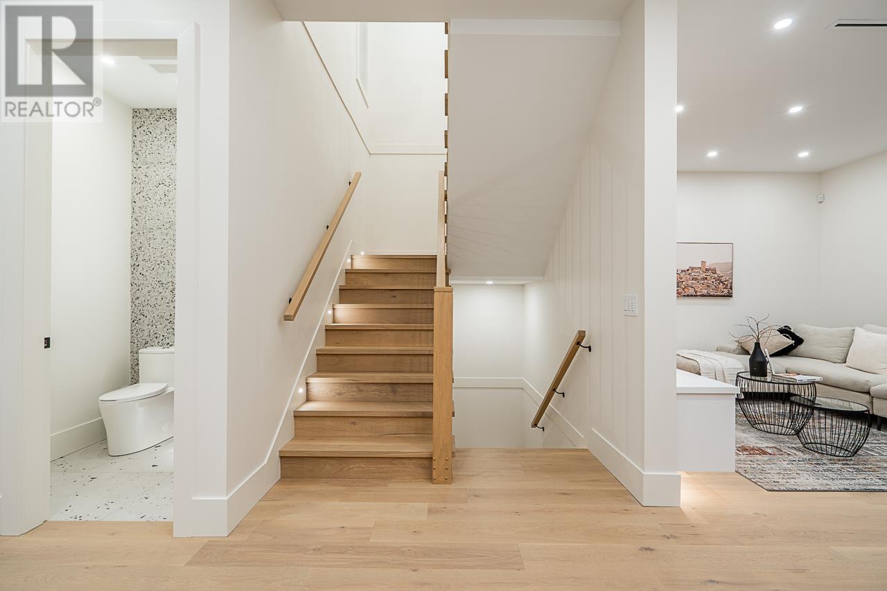 Listing Picture 19 of 40 : 8386 14TH AVENUE, Burnaby / 本拿比 - 魯藝地產 Yvonne Lu Group - MLS Medallion Club Member