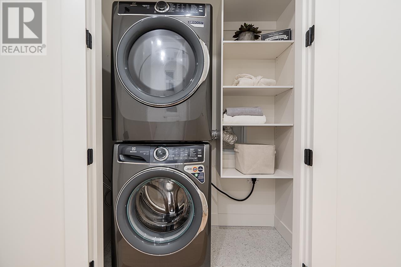 Listing Picture 28 of 40 : 8386 14TH AVENUE, Burnaby / 本拿比 - 魯藝地產 Yvonne Lu Group - MLS Medallion Club Member