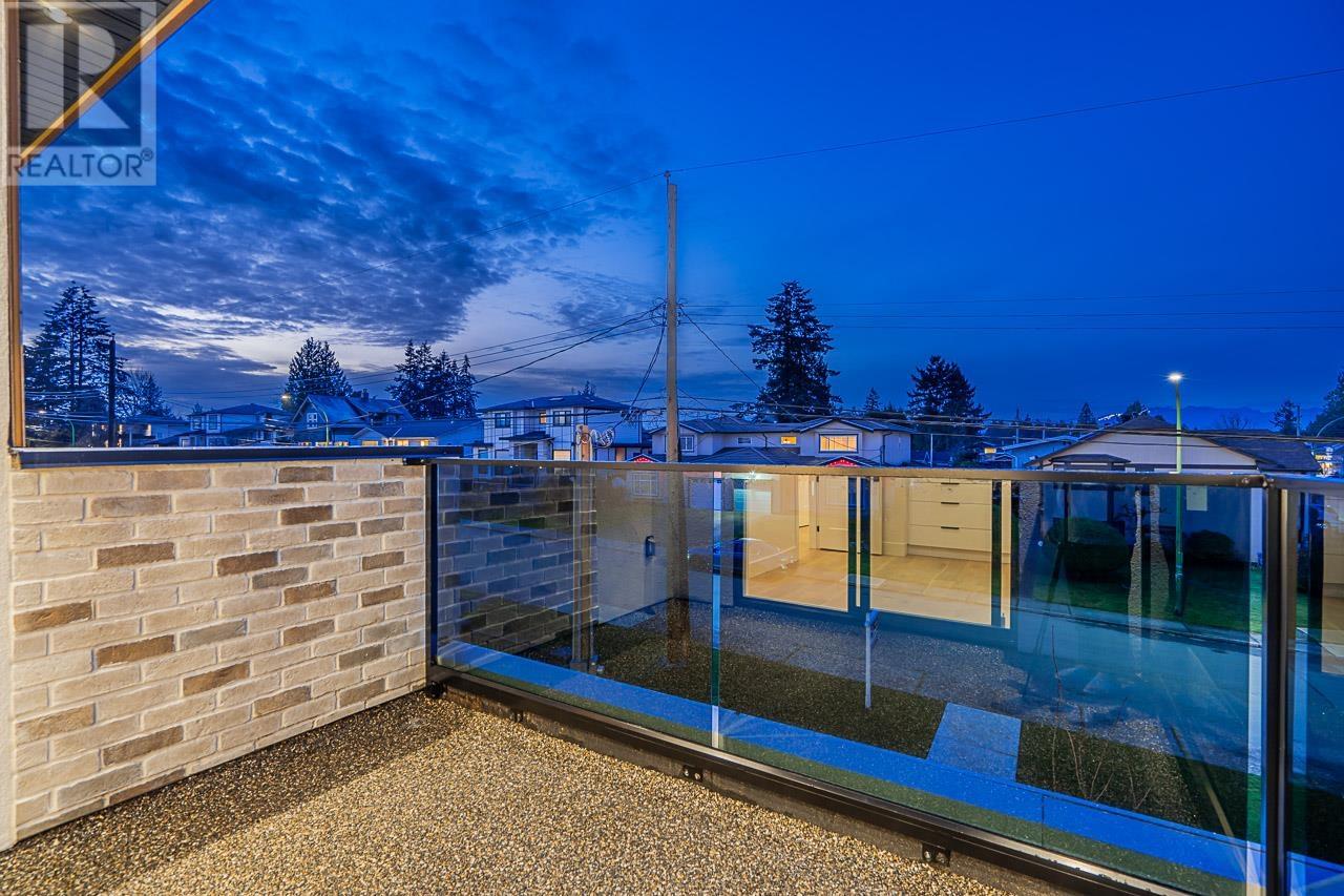 Listing Picture 29 of 40 : 8386 14TH AVENUE, Burnaby / 本拿比 - 魯藝地產 Yvonne Lu Group - MLS Medallion Club Member