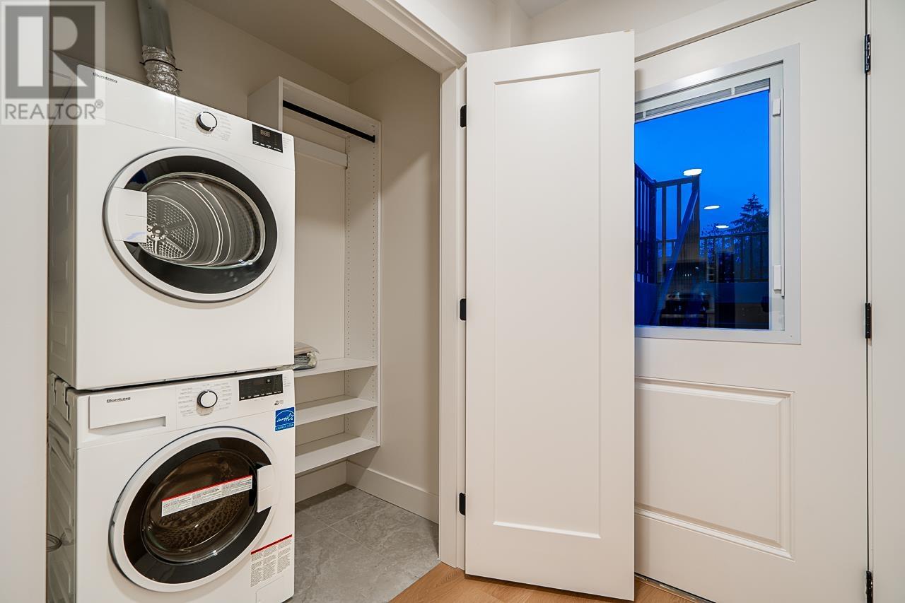 Listing Picture 32 of 40 : 8386 14TH AVENUE, Burnaby / 本拿比 - 魯藝地產 Yvonne Lu Group - MLS Medallion Club Member