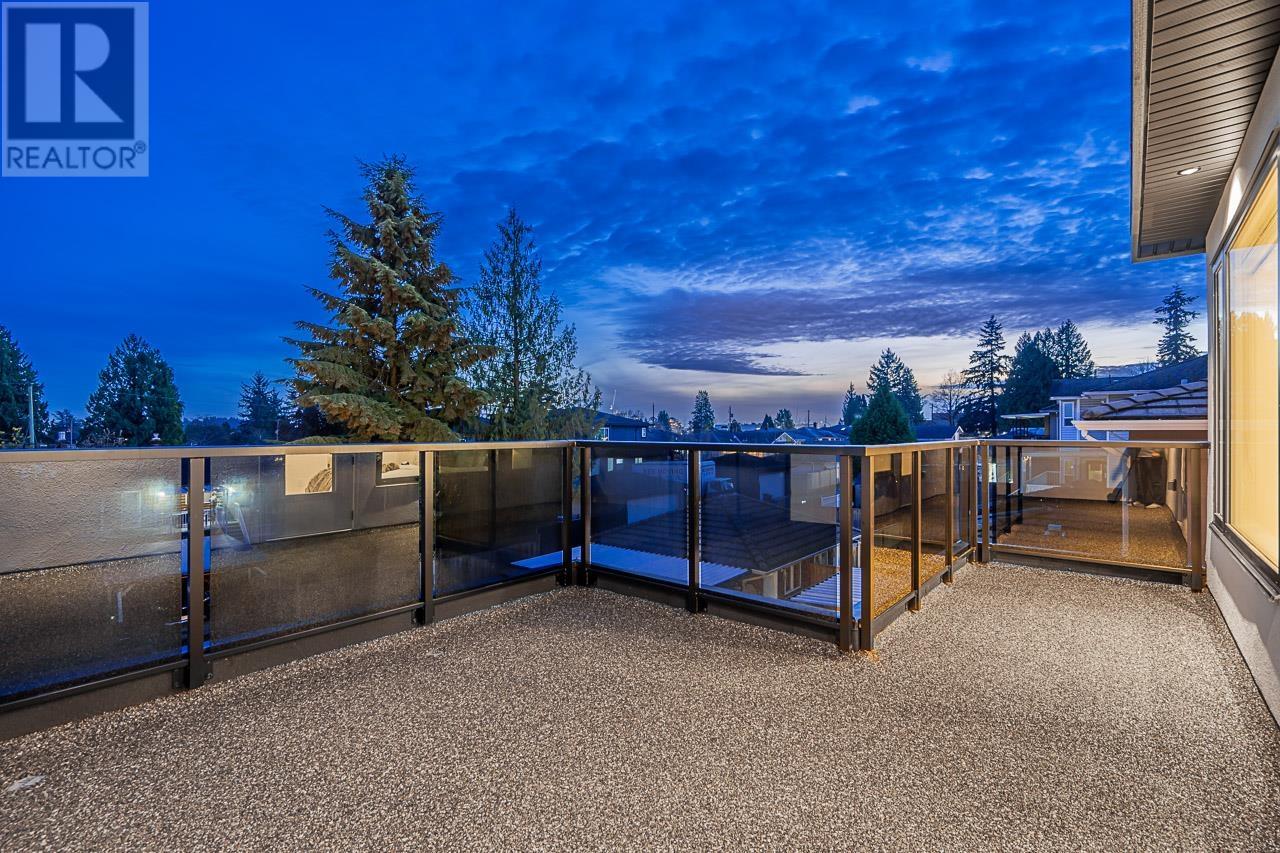 Listing Picture 25 of 40 : 8386 14TH AVENUE, Burnaby / 本拿比 - 魯藝地產 Yvonne Lu Group - MLS Medallion Club Member