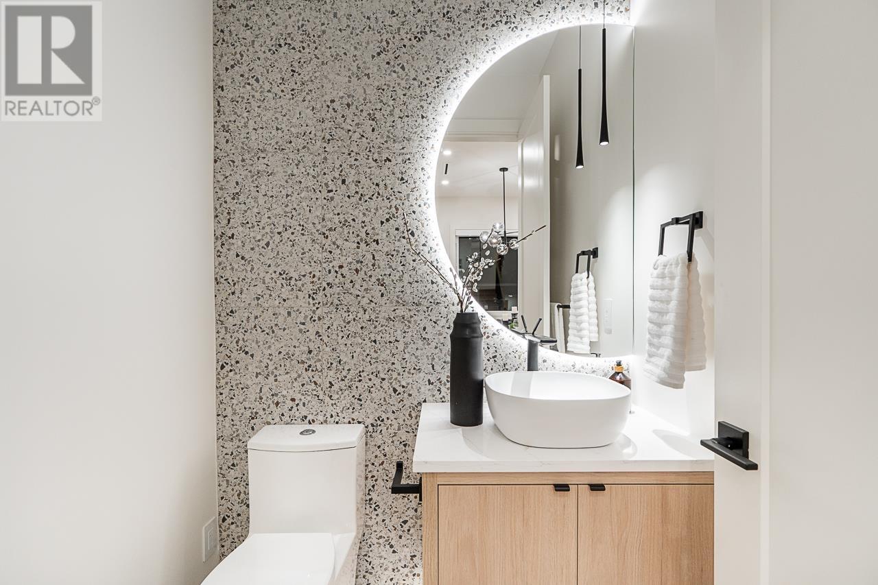 Listing Picture 18 of 40 : 8386 14TH AVENUE, Burnaby / 本拿比 - 魯藝地產 Yvonne Lu Group - MLS Medallion Club Member