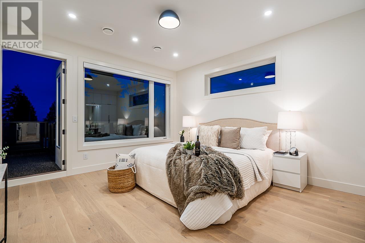 Listing Picture 20 of 40 : 8386 14TH AVENUE, Burnaby / 本拿比 - 魯藝地產 Yvonne Lu Group - MLS Medallion Club Member